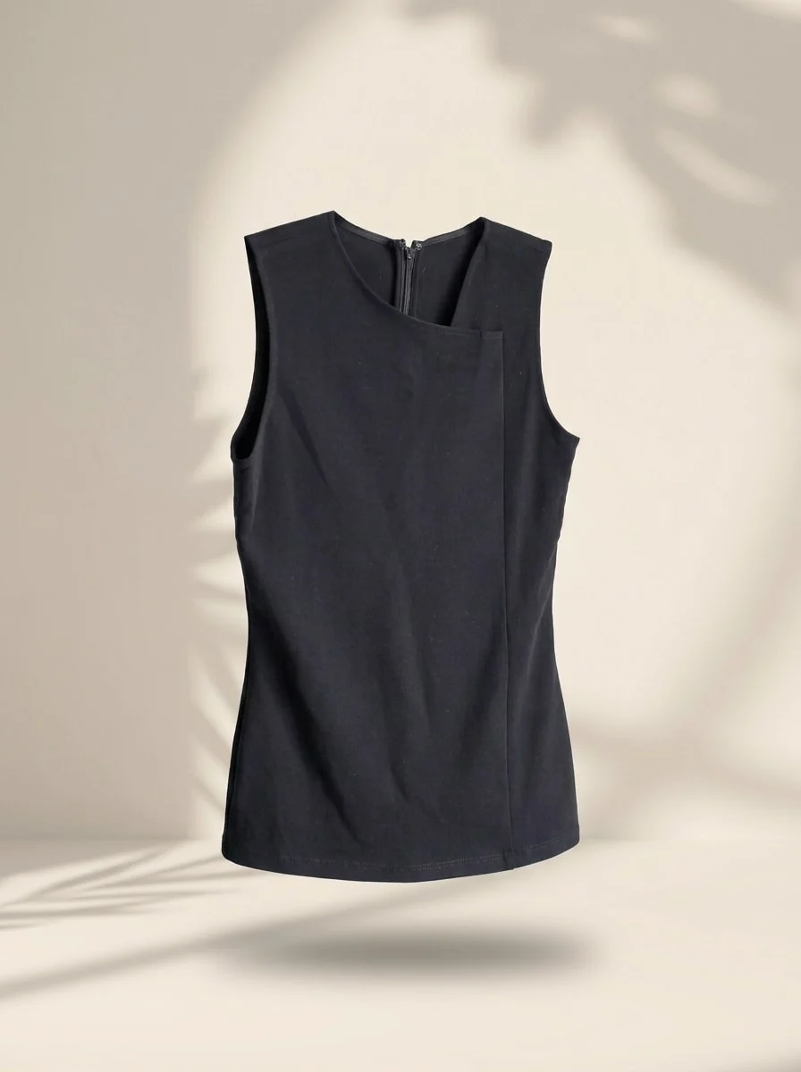 Black sleeveless top — Invisible mannequin
