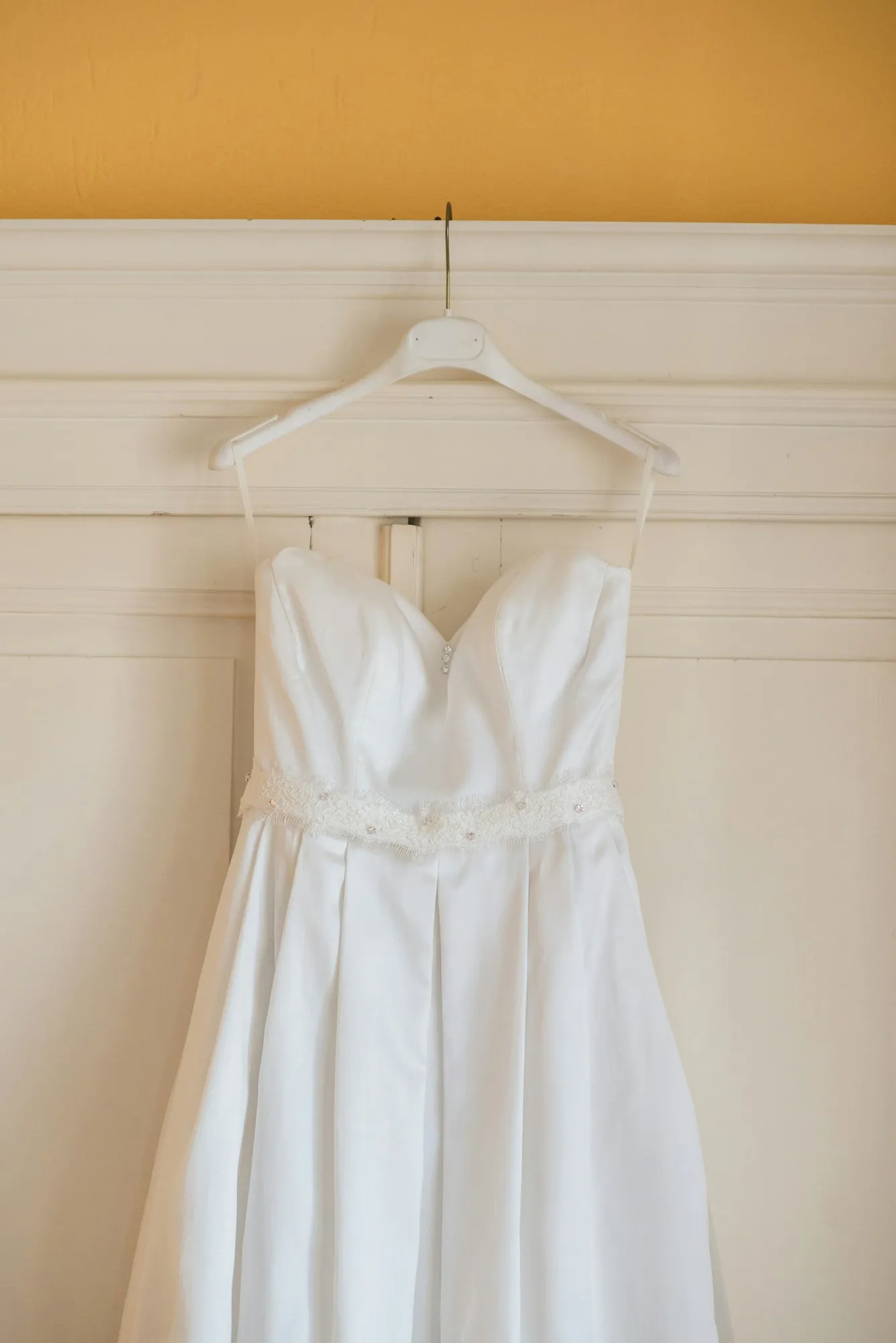 Robe bustier blanche — Photo brute